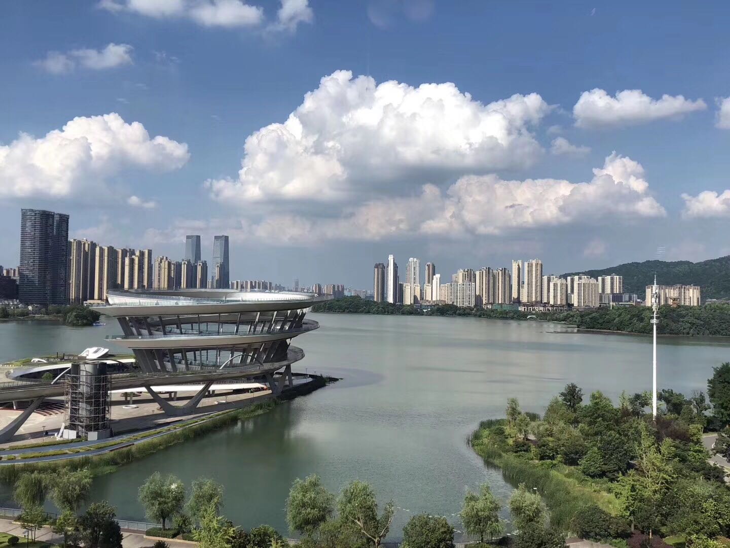开福区湘江壹号一线江景法拍房
