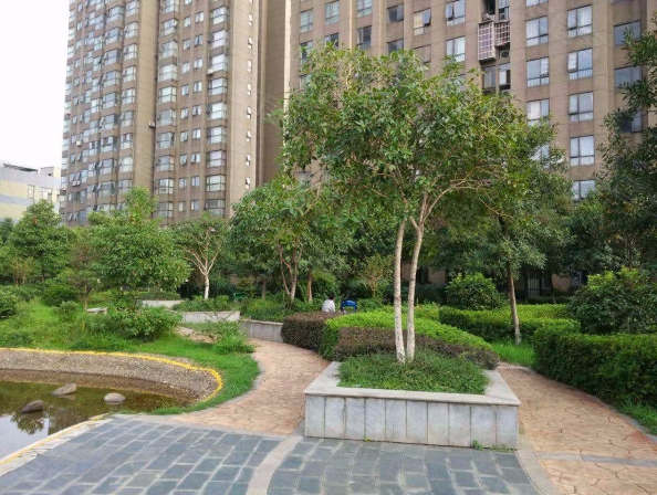长沙市高新区4室2厅2卫精装法拍房 岳麓区麓园126.52㎡法拍房总价98万元