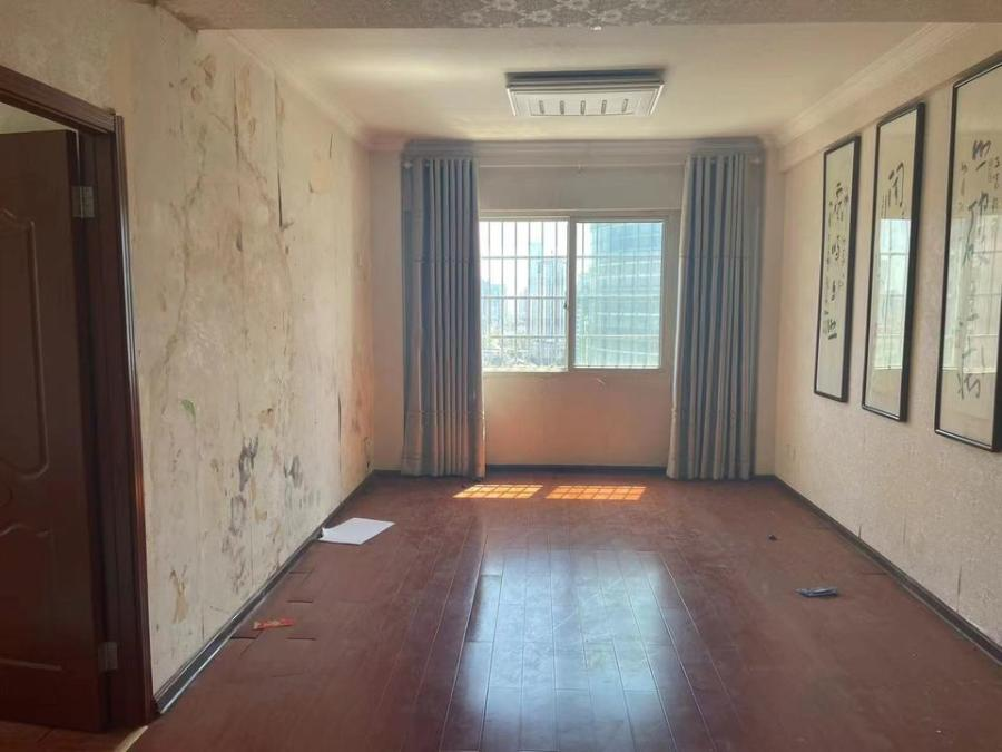 长沙芙蓉区鸿盛大厦精装法拍房 市中心国金旁地铁口法拍房3室2厅2卫总价107.6万元