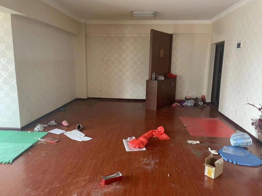 长沙芙蓉区鸿盛大厦精装法拍房 市中心国金旁地铁口法拍房3室2厅2卫总价107.6万元