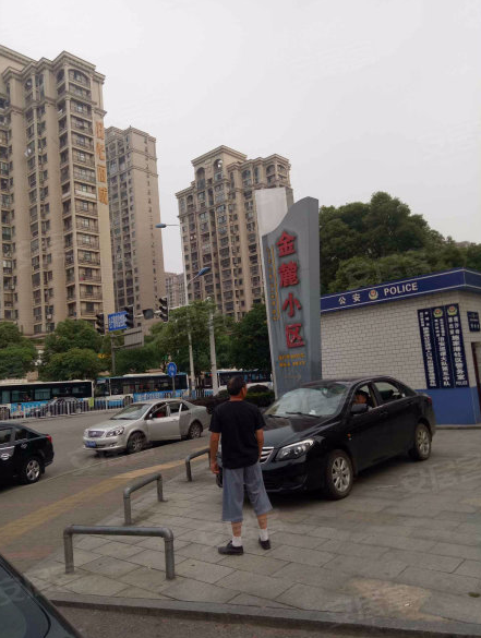 长沙岳麓区金麓西岸地铁口精装法拍房 岳麓区2室1厅1卫法拍房地铁口总价60.5万元