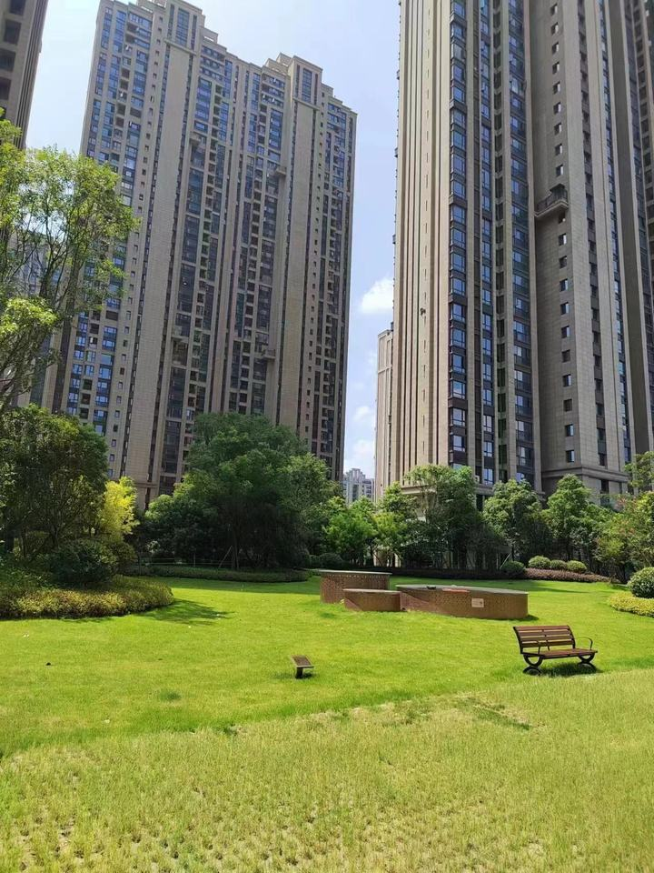 长沙雨花区明昇时代广场毛坯法拍房 雨花区劳动东路4室2厅2卫大户型法拍房