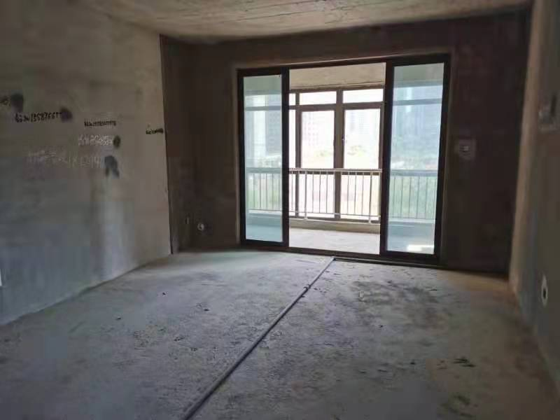 长沙望城区润和滨江府4室2厅2卫毛坯法拍房 望城区近月亮岛西地铁口毛坯法拍房