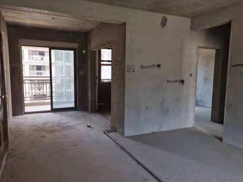 长沙望城区润和滨江府4室2厅2卫毛坯法拍房 望城区近月亮岛西地铁口毛坯法拍房