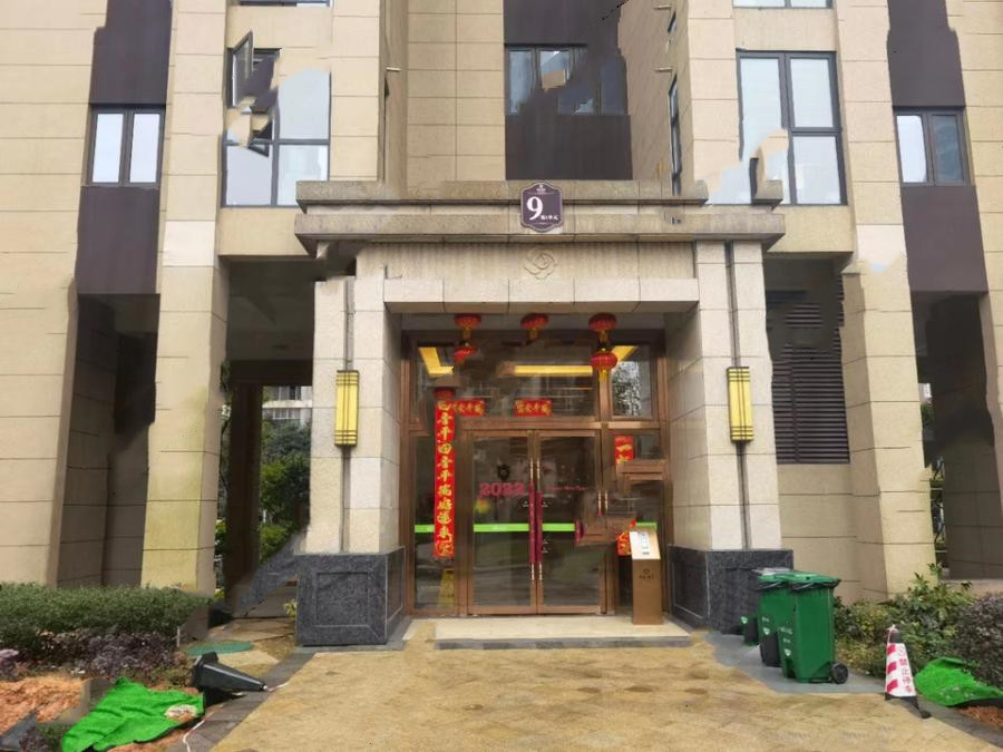 长沙岳麓区盛荟华园毛坯法拍房 岳麓区双学位大户型法拍房