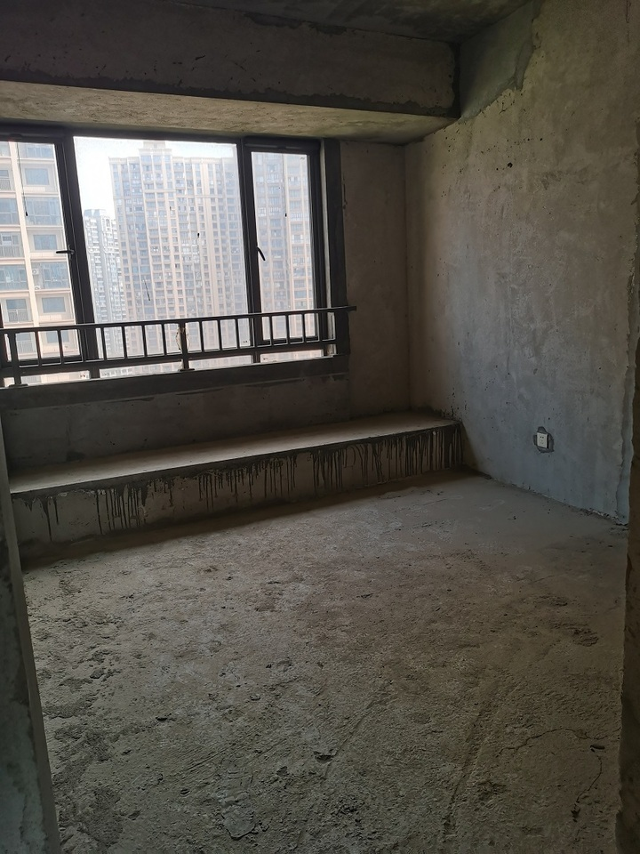 ​长沙市开福区德峰小区毛坯法拍房 开福区近鹅羊山地铁站4室2厅2卫法拍房