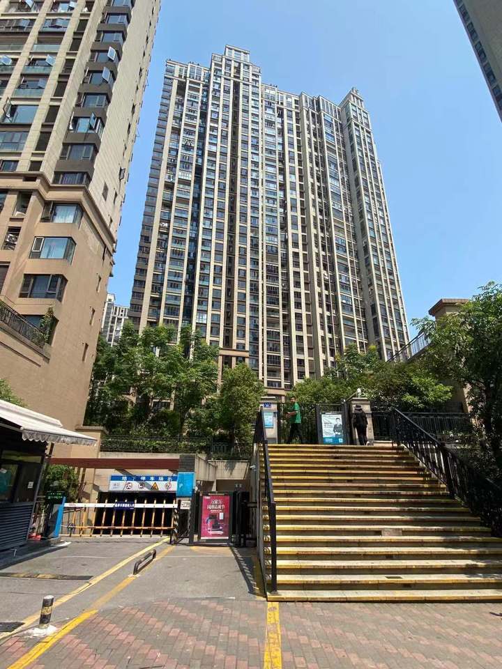 长沙江汇苑江景大平层法拍房精装起拍价：317万元（配套长郡滨江学校）