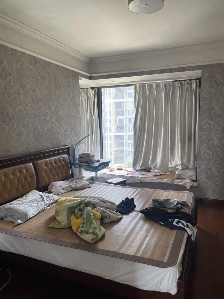 开福区藏珑湖上国际花园法拍房价格，能捡漏的法拍房月湖公园