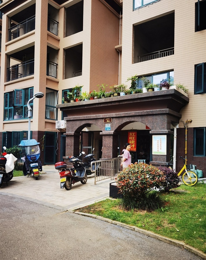 望城区金湘苑法拍房的价格，带长郡月亮岛学校起拍价110万