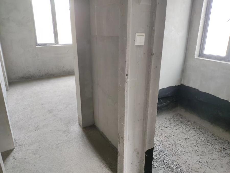 望城区澳海澜庭法拍房的价格，带长郡月亮岛学校漏不要资格84万