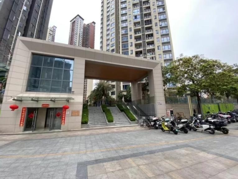 深圳龙岗区横岗法拍房公示：直降159万，麟恒中心广场，自带沃尔玛