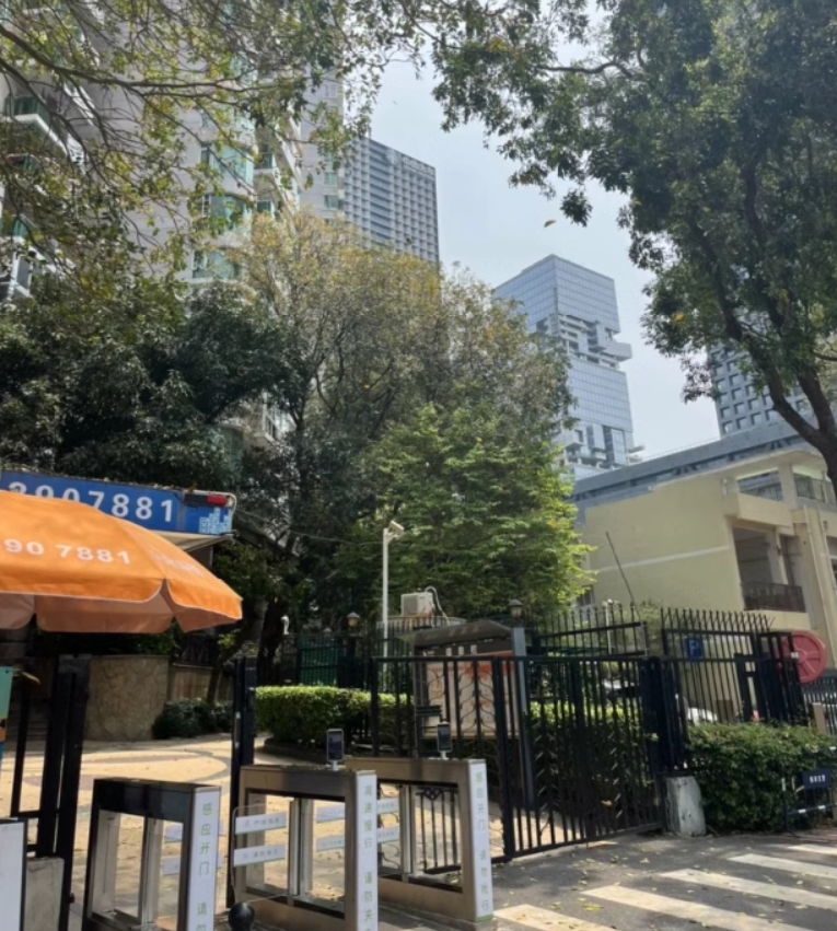 5.1折，福田中心区法拍房最新消息：黄埔雅苑，读北京大学附属中学深圳学校
