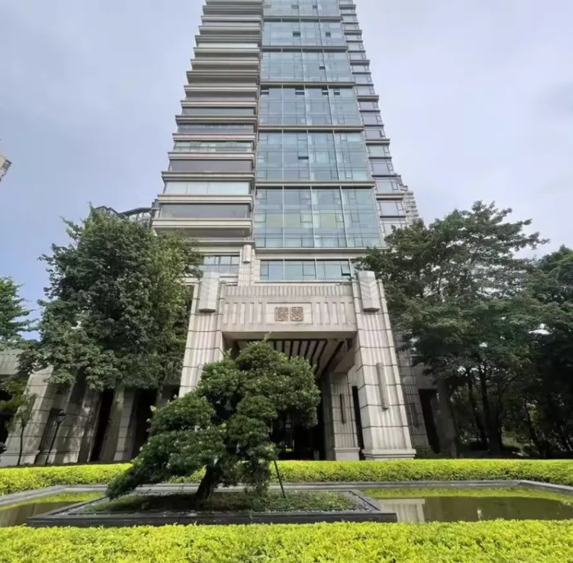 同样地段 半价买房!这里立省2397万--海珠黄金C位低密法拍豪宅：圈层之选广州保利天悦