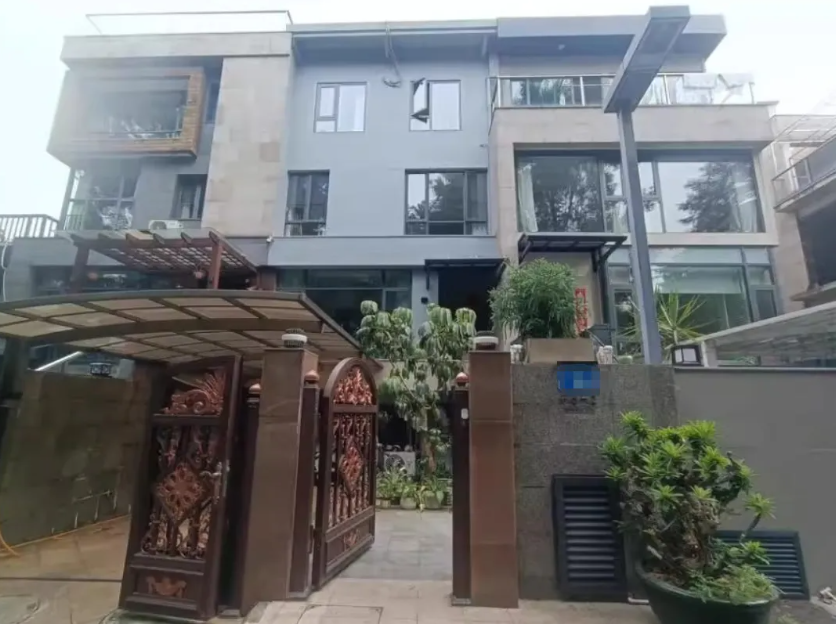 347万差价颠覆想象!直接省出一套首付--科学城芯·地铁旁：广州万科城·明低密别墅法拍房，把家安在公园里